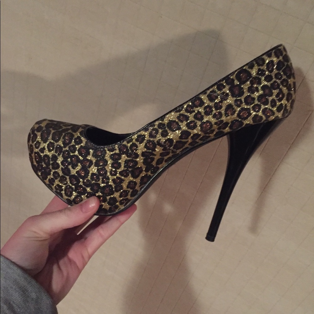 Shi by Journeys cheetah glitter heels sz 9